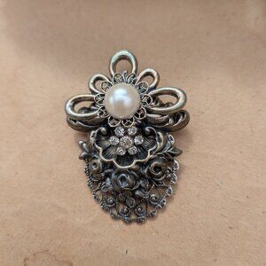 Lovely Victorian Style antique gold tone filigree brooch with flower, rhinestone